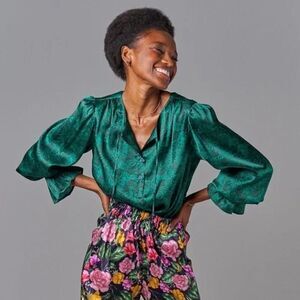 Tucker NYC Juliette Blouse Emerald Lace in Silk Stretch Charmeuse Lon Sleeve Top